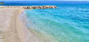 Cozy sea view rooms and apartment Podstrana